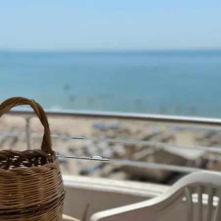 Close * Durres