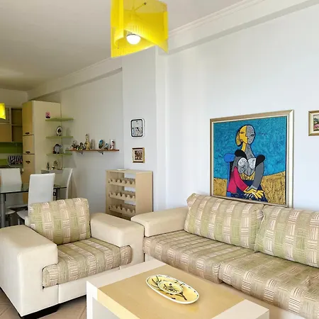 Close Apartment *