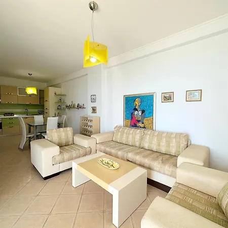 Apartment Close *